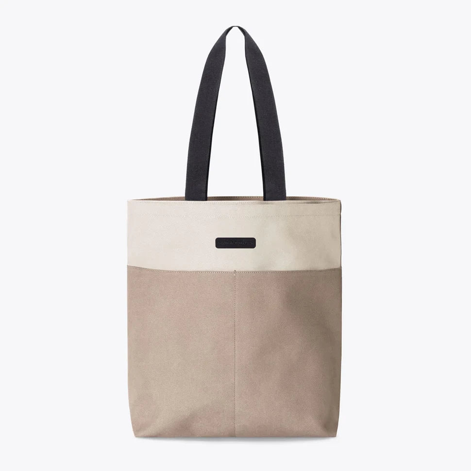 Vorderansicht Ucon Acrobatics Original Noah Bag 39 cm in Dark Sand / Light Sand