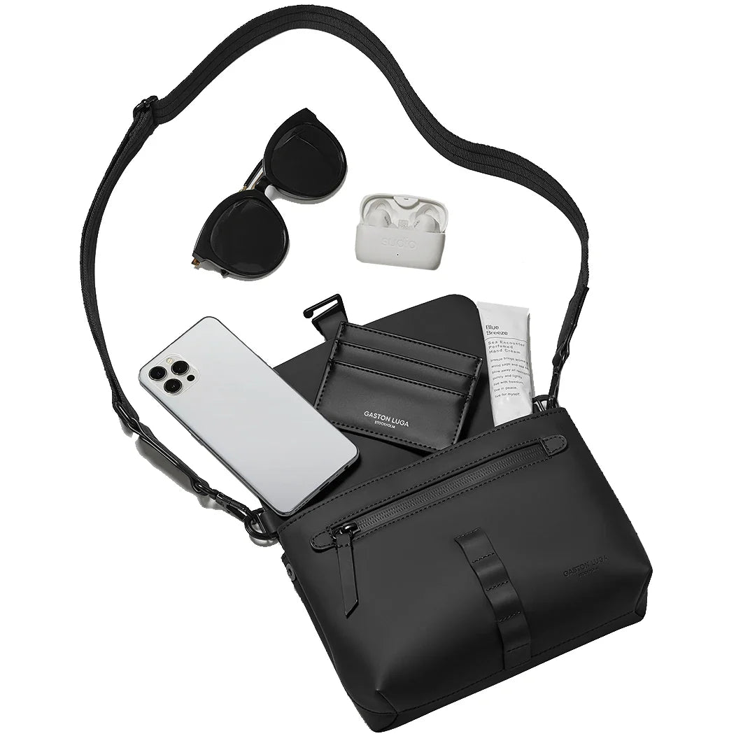 Gaston Luga Spläsh Crossbody Bag Schwarz – moderne kleine Umhängetasche für Alltag, Reisen und Freizeit