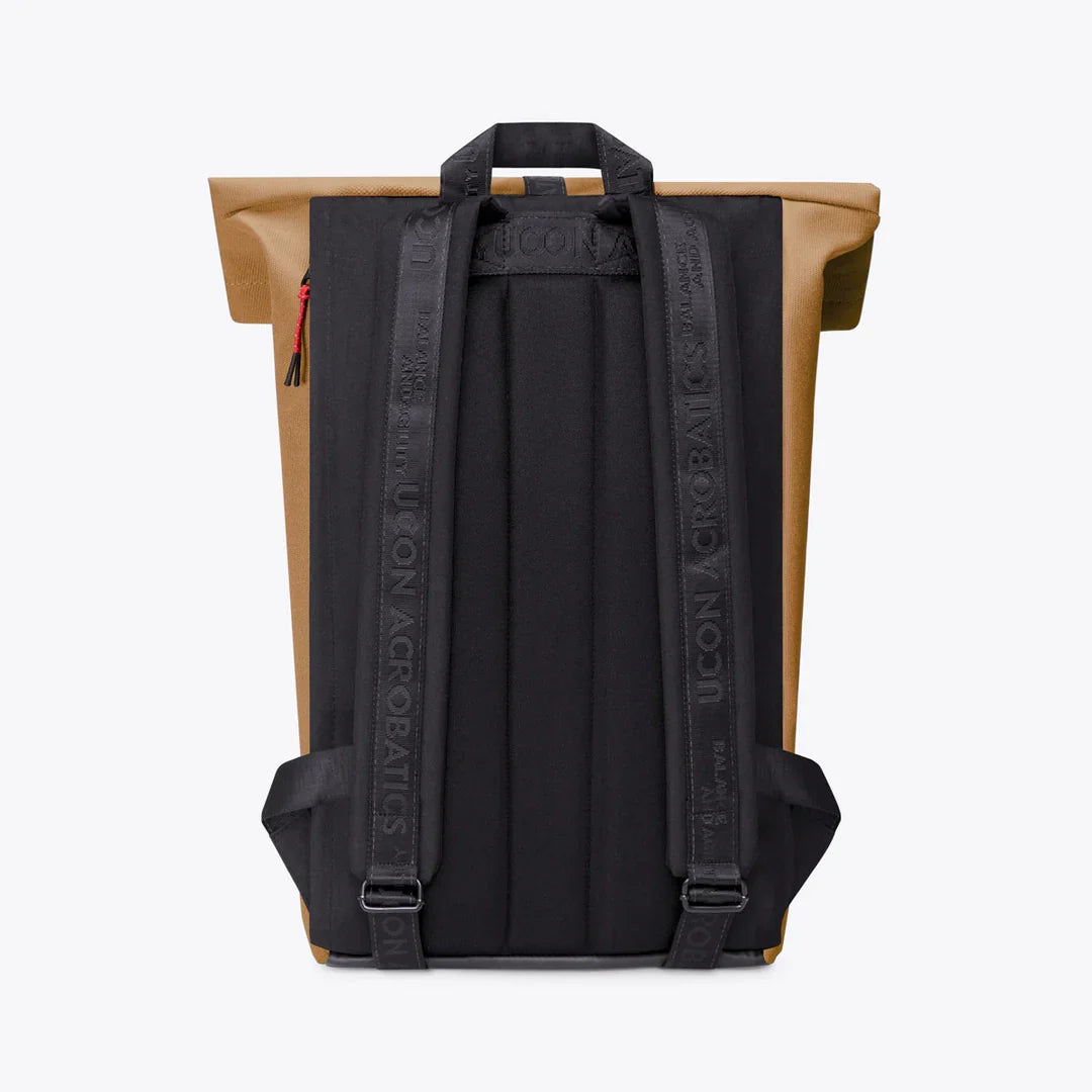 Rückansicht Ucon Acrobatics Phantom Jannik Medium Backpack 45 cm – Dark Sand Reflect, stylischer Urban-Rucksack für Beruf, Uni und Freizeit