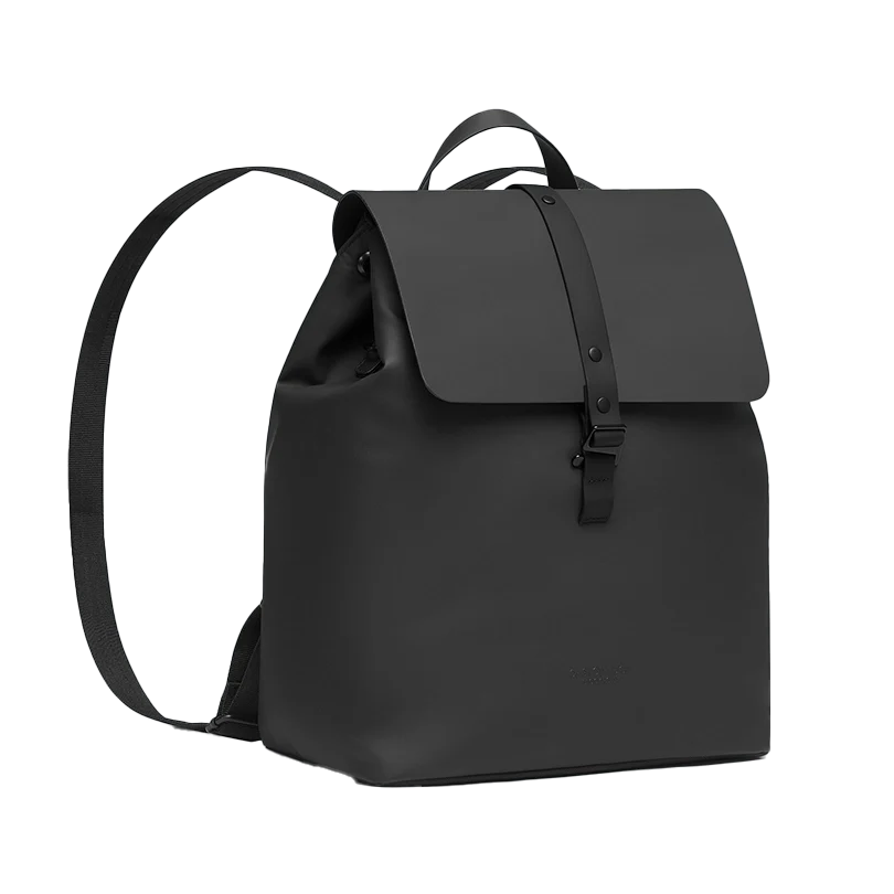 Gaston Luga Däsh Bucket Backpack - Seitenansicht zeigt das schlanke Design und die Tragegriffe