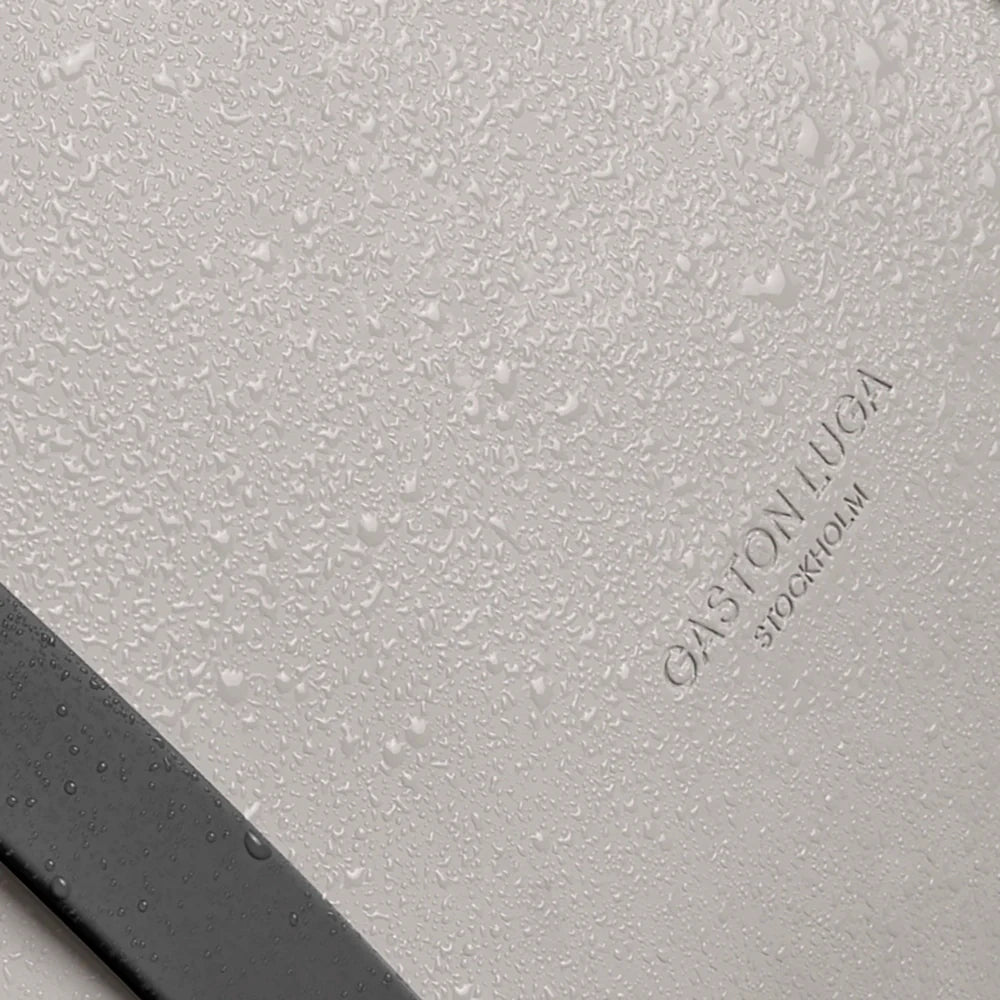 Detailaufnahme Gaston Luga Spläsh Utility Backpack – Cloud Cream Sage, wasserabweisendes Material